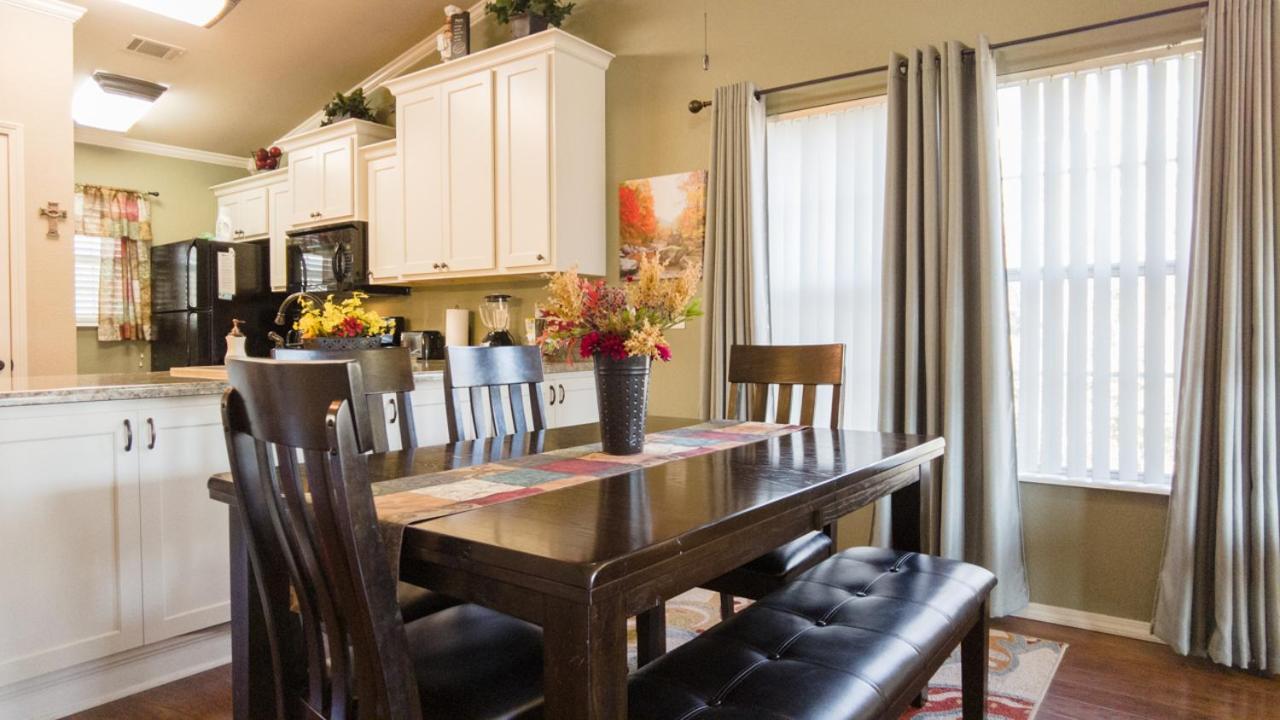 2Br Walk-In - Central Location - Free Tickets Included - Fc41-17 Branson Extérieur photo